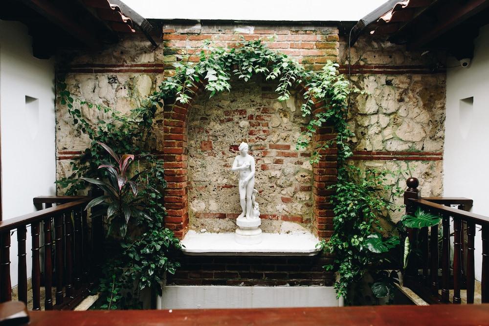Boutique Santo Toribio 4*